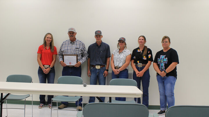 Gudmundsen Sandhills Laboratory ranch crew accepting award